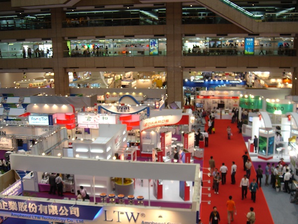 Auto-stereoscopic 3DTV (3D Without Glasses) - Display Taiwan 2010 Hinted: "Sooner than you think" (Part 1)